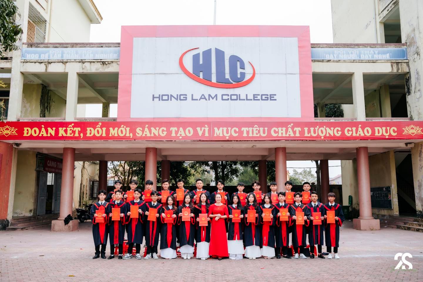 Hình ảnh học sinh ôn tập chuẩn bị cho kỳ thi